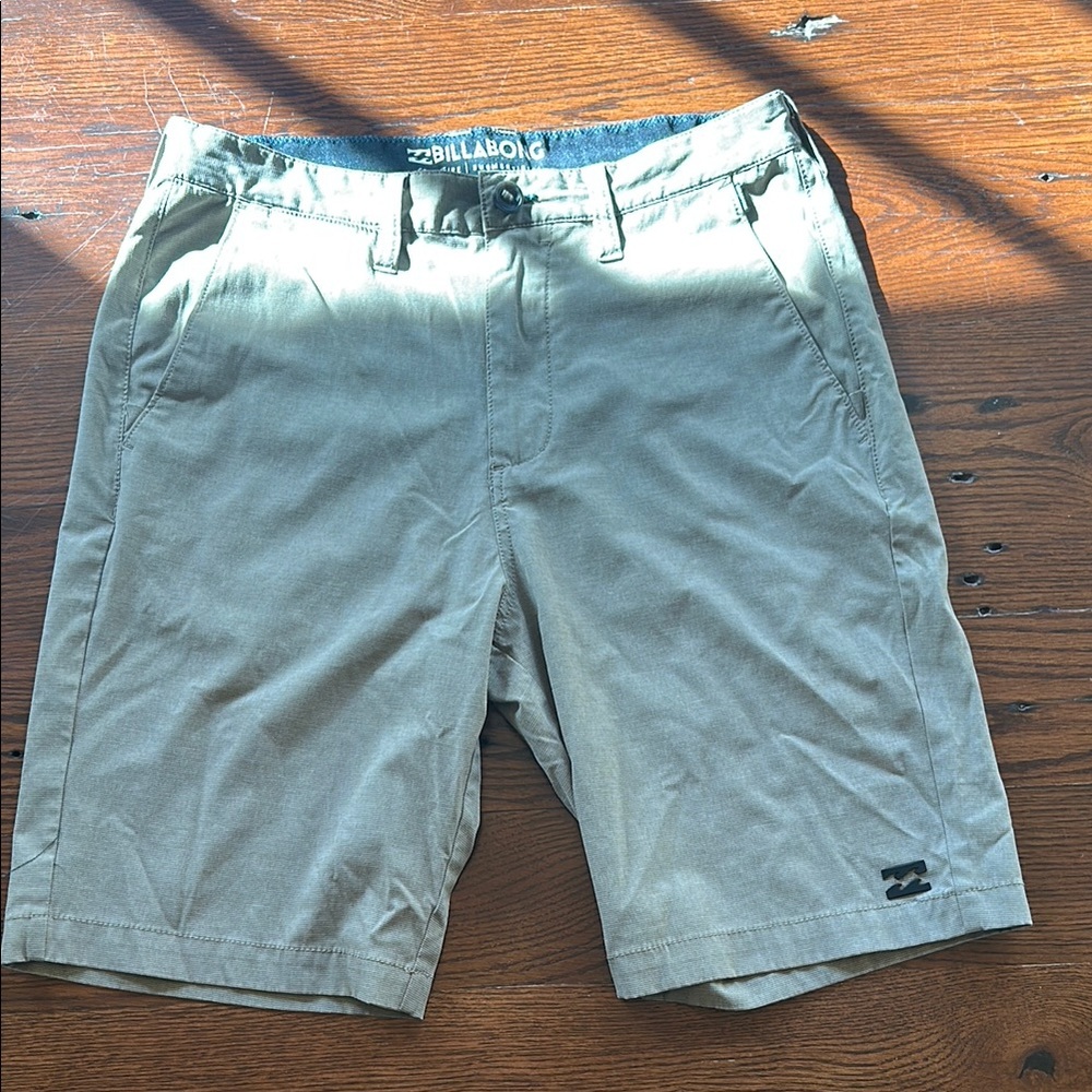 Billabong Khaki Shorts - excellent condition